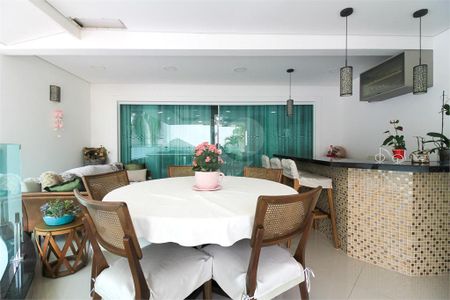 Casa à venda com 4 quartos, 520m² em Vila Albertina, São Paulo