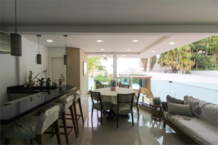Casa à venda com 4 quartos, 520m² em Vila Albertina, São Paulo
