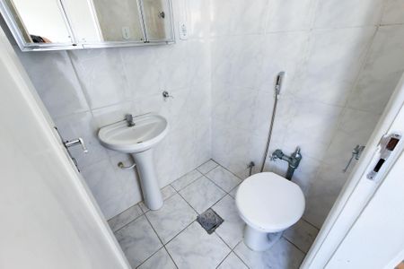 Banheiro de kitnet/studio à venda com 1 quarto, 24m² em Laranjeiras, Rio de Janeiro