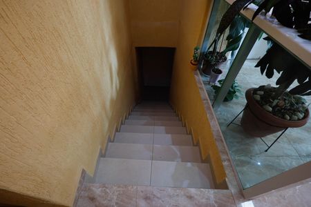 Casa para alugar com 100m², 3 quartos e sem vaga Casa para alugar com 100m², 3 quartos e sem vagaEscada