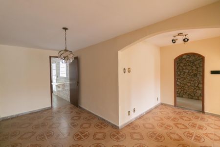 Casa para alugar com 3 quartos, 180m² em Alípio de Melo, Belo Horizonte
