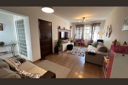 Casa à venda com 135m², 3 quartos e 2 vagas