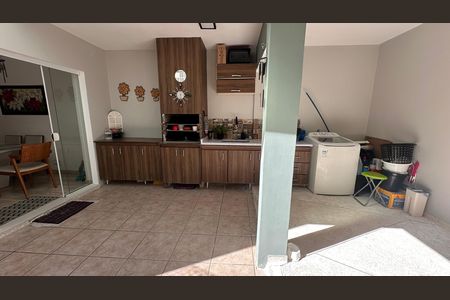 Casa à venda com 135m², 3 quartos e 2 vagas