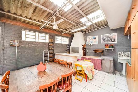 Casa à venda com 240m², 3 quartos e 2 vagas Casa à venda com 240m², 3 quartos e 2 vagasÁrea de Serviço/Churrasqueira