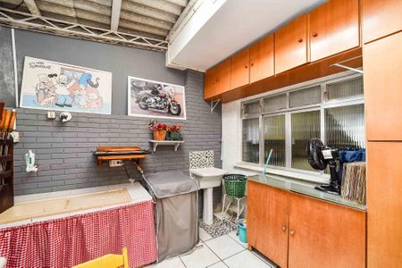 Casa à venda com 240m², 3 quartos e 2 vagas Casa à venda com 240m², 3 quartos e 2 vagasÁrea de Serviço