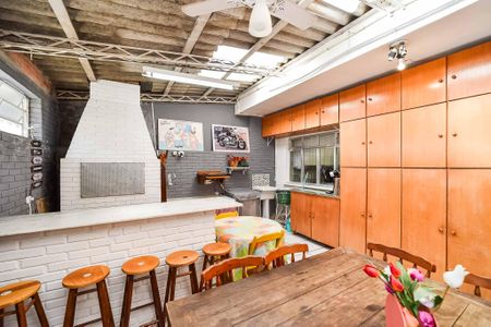 Casa à venda com 240m², 3 quartos e 2 vagas Casa à venda com 240m², 3 quartos e 2 vagasÁrea de Serviço/Churrasqueira