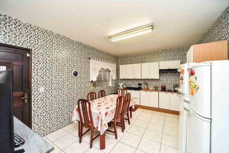 Casa à venda com 240m², 3 quartos e 2 vagas Casa à venda com 240m², 3 quartos e 2 vagasCozinha