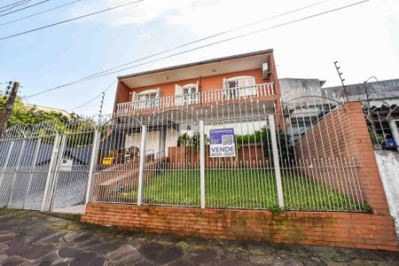 Casa à venda com 240m², 3 quartos e 2 vagas Casa à venda com 240m², 3 quartos e 2 vagasFachada