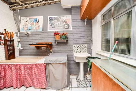 Casa à venda com 240m², 3 quartos e 2 vagas Casa à venda com 240m², 3 quartos e 2 vagasÁrea de Serviço