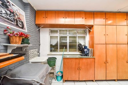 Casa à venda com 240m², 3 quartos e 2 vagas Casa à venda com 240m², 3 quartos e 2 vagasÁrea de Serviço