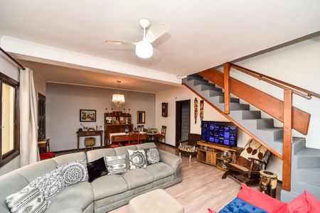 Casa à venda com 240m², 3 quartos e 2 vagas Casa à venda com 240m², 3 quartos e 2 vagasSala