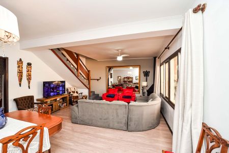 Sala de casa à venda com 3 quartos, 240m² em Parque Santa Fé, Porto Alegre