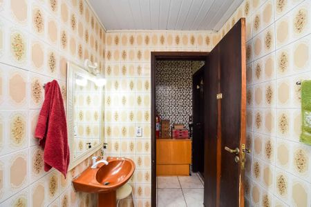 Casa à venda com 240m², 3 quartos e 2 vagas Casa à venda com 240m², 3 quartos e 2 vagasBanheiro Social