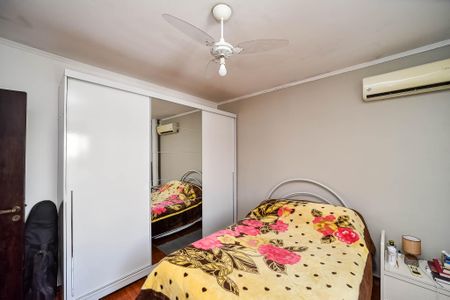 Casa à venda com 240m², 3 quartos e 2 vagas Casa à venda com 240m², 3 quartos e 2 vagasQuarto