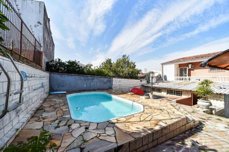 Casa à venda com 240m², 3 quartos e 2 vagas Casa à venda com 240m², 3 quartos e 2 vagasÁrea comum - Piscina