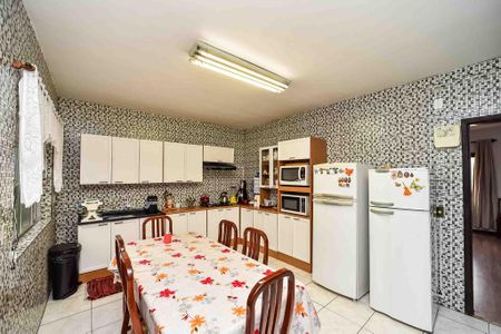 Casa à venda com 240m², 3 quartos e 2 vagas Casa à venda com 240m², 3 quartos e 2 vagasCozinha