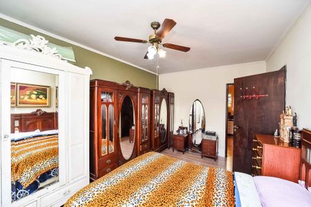 Casa à venda com 240m², 3 quartos e 2 vagas Casa à venda com 240m², 3 quartos e 2 vagasSuíte 2