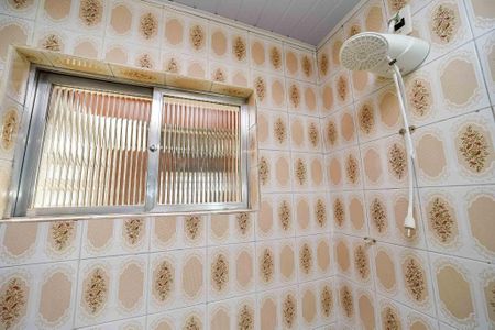 Casa à venda com 240m², 3 quartos e 2 vagas Casa à venda com 240m², 3 quartos e 2 vagasBanheiro Social