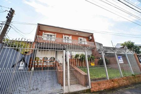 Casa à venda com 240m², 3 quartos e 2 vagas Casa à venda com 240m², 3 quartos e 2 vagasFachada