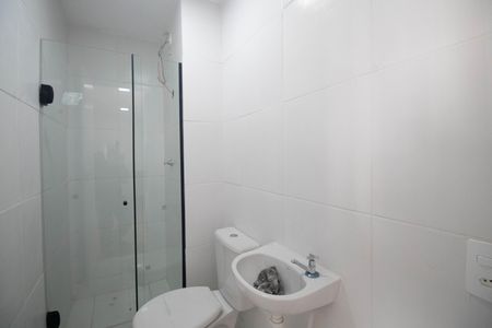 Banheiro  de apartamento para alugar com 2 quartos, 32m² em Parque Novo Mundo, São Paulo