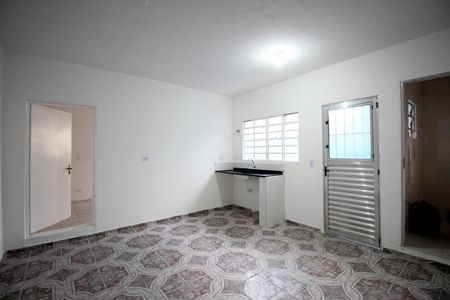 Kitnet - Sala e Cozinha de casa para alugar com 1 quarto, 35m² em Jardim Oliveiras, Taboão da Serra