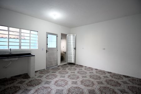Kitnet - Sala e Cozinha de casa para alugar com 1 quarto, 35m² em Jardim Oliveiras, Taboão da Serra