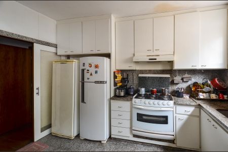 Apartamento à venda com 168m², 4 quartos e 2 vagas Apartamento à venda com 168m², 4 quartos e 2 vagasÁrea de Serviço