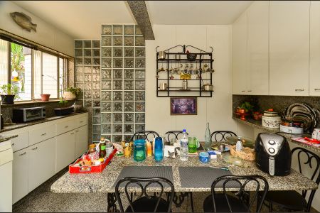 Apartamento à venda com 168m², 4 quartos e 2 vagas Apartamento à venda com 168m², 4 quartos e 2 vagasCozinha