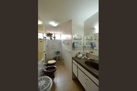 Apartamento à venda com 168m², 4 quartos e 2 vagas Apartamento à venda com 168m², 4 quartos e 2 vagasBanheiro Suíte