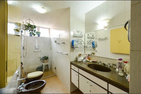 Apartamento à venda com 168m², 4 quartos e 2 vagas Apartamento à venda com 168m², 4 quartos e 2 vagasBanheiro Suíte