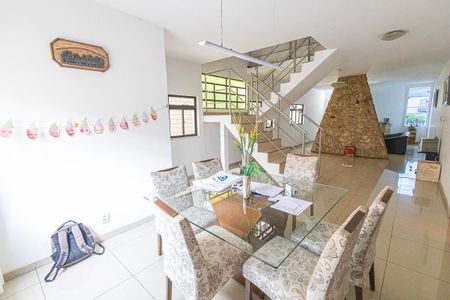 Casa para alugar com 280m², 3 quartos e 3 vagas Casa para alugar com 280m², 3 quartos e 3 vagassala / copa