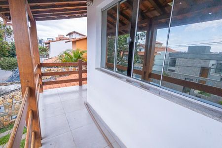 Casa para alugar com 280m², 3 quartos e 3 vagas Casa para alugar com 280m², 3 quartos e 3 vagasvaranda
