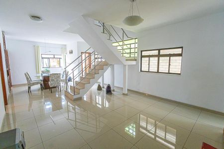 Casa para alugar com 280m², 3 quartos e 3 vagas Casa para alugar com 280m², 3 quartos e 3 vagassala / copa