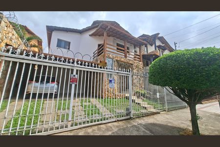 Casa para alugar com 280m², 3 quartos e 3 vagas Casa para alugar com 280m², 3 quartos e 3 vagasfachada / placa: btxL 2