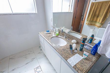 Casa para alugar com 280m², 3 quartos e 3 vagas Casa para alugar com 280m², 3 quartos e 3 vagassuite