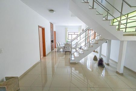 Casa para alugar com 280m², 3 quartos e 3 vagas Casa para alugar com 280m², 3 quartos e 3 vagassala / copa