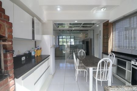 Apartamento para alugar com 132m², 2 quartos e 2 vagasCozinha