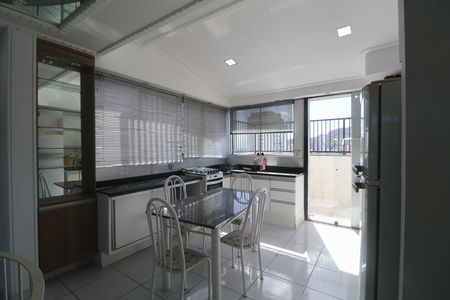 Apartamento para alugar com 132m², 2 quartos e 2 vagasCozinha