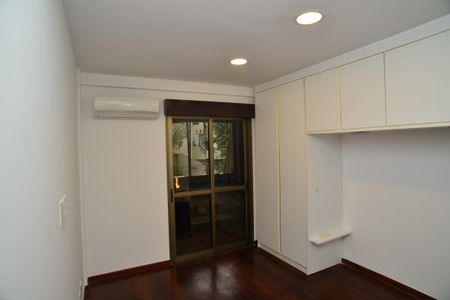 Apartamento à venda com 157m², 3 quartos e 2 vagas Apartamento à venda com 157m², 3 quartos e 2 vagasSuíte