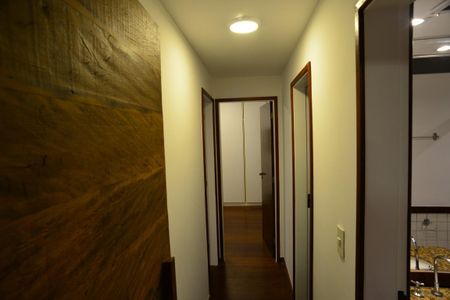 Corredor de apartamento à venda com 3 quartos, 157m² em Barra da Tijuca, Rio de Janeiro