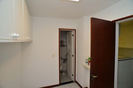 Apartamento à venda com 157m², 3 quartos e 2 vagas Apartamento à venda com 157m², 3 quartos e 2 vagasÁrea de Serviço