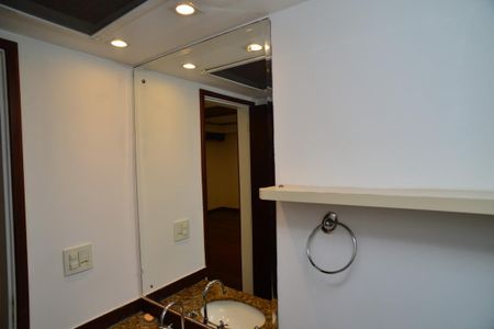 Apartamento à venda com 157m², 3 quartos e 2 vagas Apartamento à venda com 157m², 3 quartos e 2 vagasBanheiro Social
