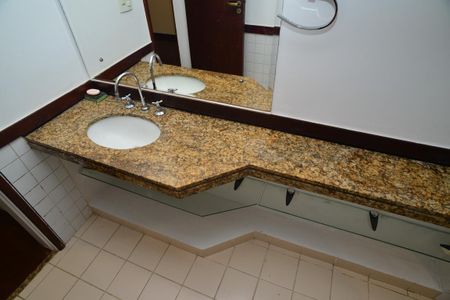 Apartamento à venda com 157m², 3 quartos e 2 vagas Apartamento à venda com 157m², 3 quartos e 2 vagasBanheiro da Suíte