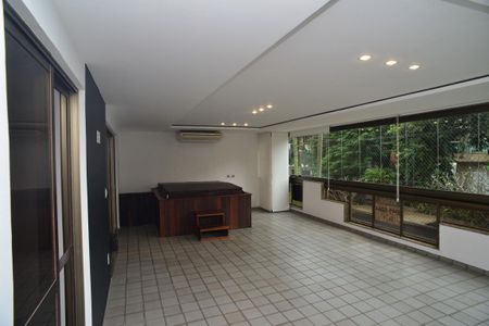 Apartamento à venda com 157m², 3 quartos e 2 vagas Apartamento à venda com 157m², 3 quartos e 2 vagasVaranda