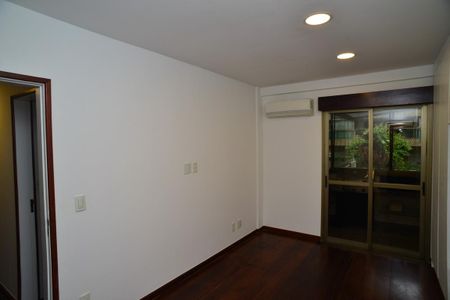 Apartamento à venda com 157m², 3 quartos e 2 vagas Apartamento à venda com 157m², 3 quartos e 2 vagasSuíte