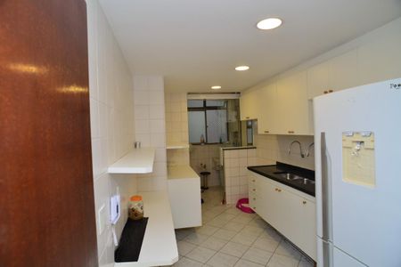 Apartamento à venda com 157m², 3 quartos e 2 vagas Apartamento à venda com 157m², 3 quartos e 2 vagasCozinha