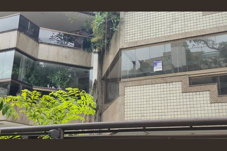 Apartamento à venda com 157m², 3 quartos e 2 vagas Apartamento à venda com 157m², 3 quartos e 2 vagasPlaca Instalada