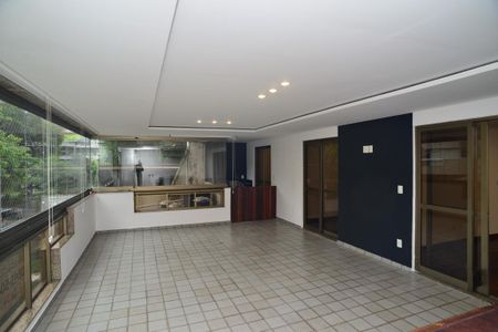Apartamento à venda com 157m², 3 quartos e 2 vagas Apartamento à venda com 157m², 3 quartos e 2 vagasVaranda