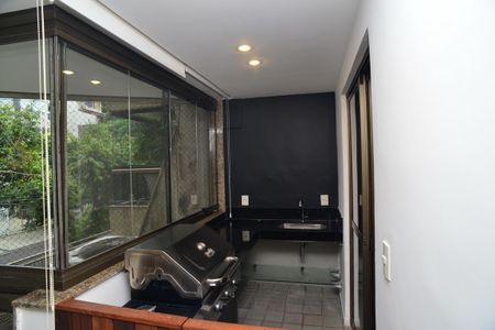 Apartamento à venda com 157m², 3 quartos e 2 vagas Apartamento à venda com 157m², 3 quartos e 2 vagasÁrea Gourmet