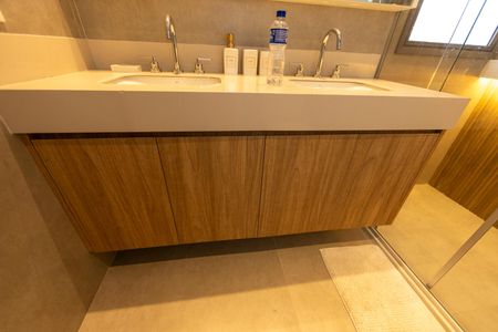 Apartamento para alugar com 123m², 3 quartos e 2 vagas Apartamento para alugar com 123m², 3 quartos e 2 vagasBanheiro da Suite 2